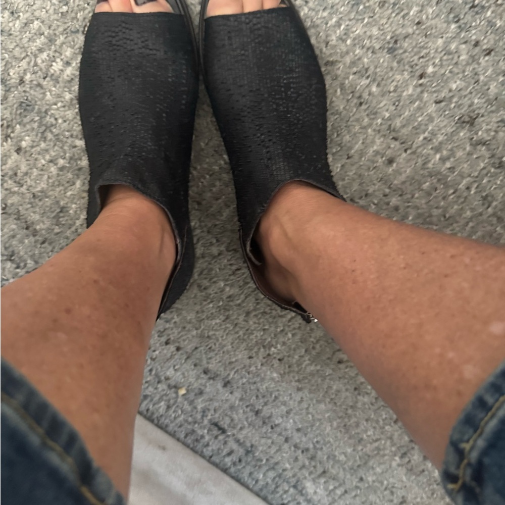 Shoto Black Leather Women's Sandals